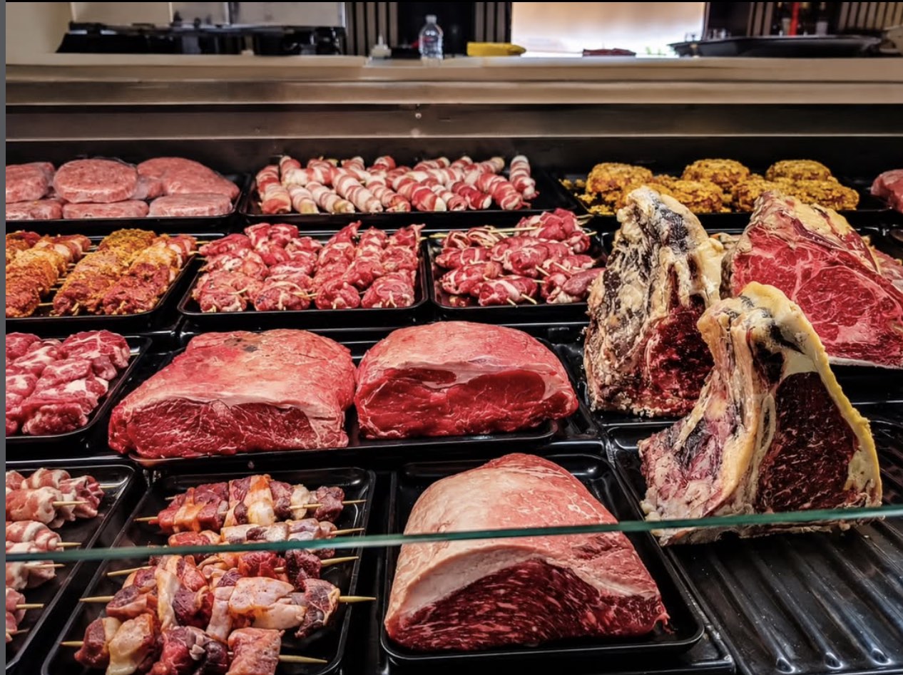 Il banco di I Love Meat con costate, tomahawk, arrosti e spiedini